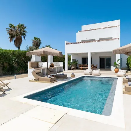 Paradiso Luxury Beachfront Villa Gennadi