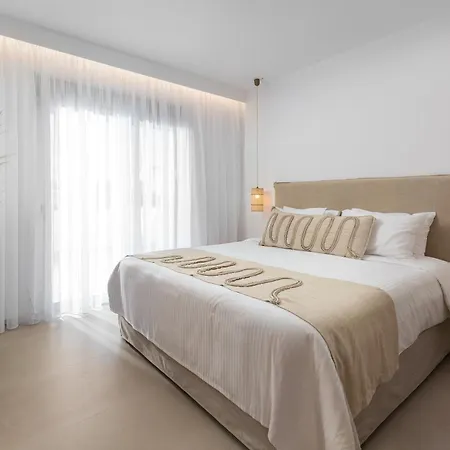 Paradiso Luxury Beachfront Villa *