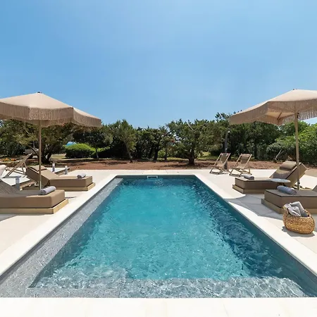 Paradiso Luxury Beachfront غينادي
