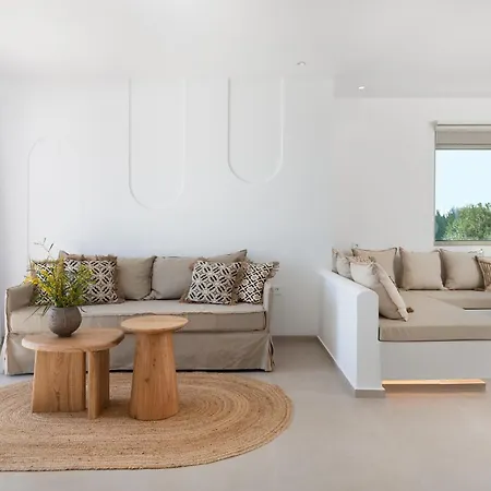 Paradiso Luxury Beachfront * غينادي