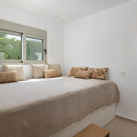 Villa Paradiso Luxury Beachfront *