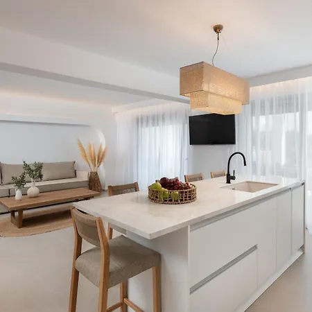 Paradiso Luxury Beachfront * غينادي