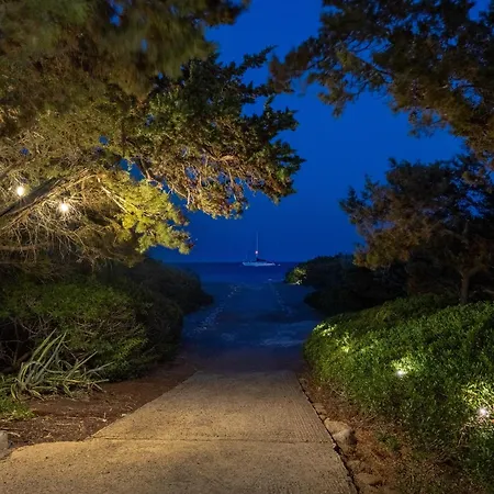 Villa Paradiso Luxury Beachfront Gennadi