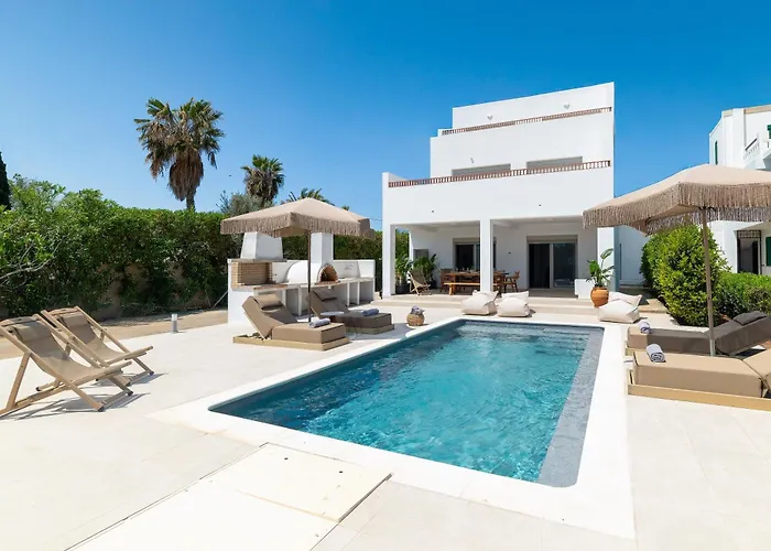 Paradiso Luxury Beachfront Villa Jenádi