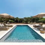 Paradiso Luxury Beachfront غينادي