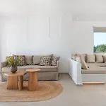 Paradiso Luxury Beachfront * غينادي