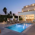 Paradiso Luxury Beachfront فيلة غينادي
