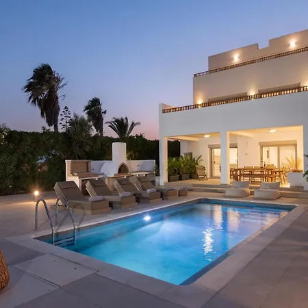 Paradiso Luxury Beachfront Villa Gennadi