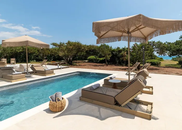 Paradiso Luxury Beachfront Villa *