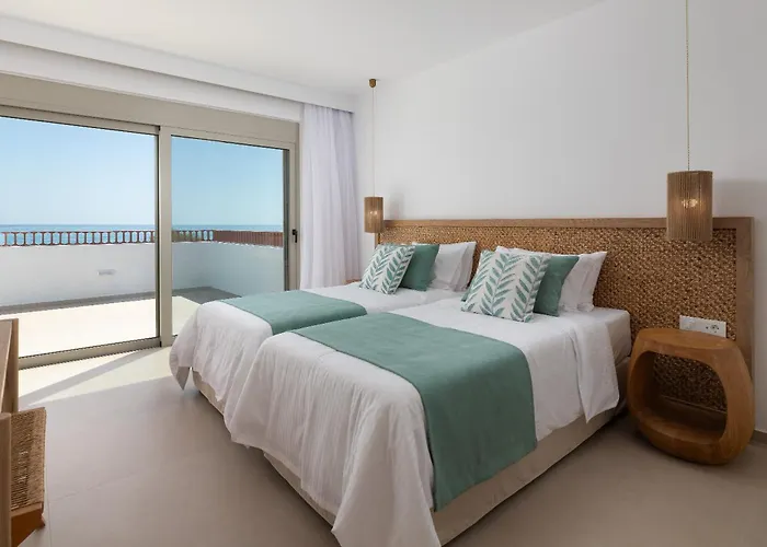 Villa Paradiso Luxury Beachfront *