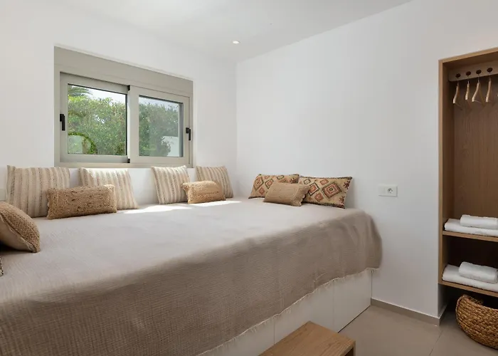 Villa Paradiso Luxury Beachfront *