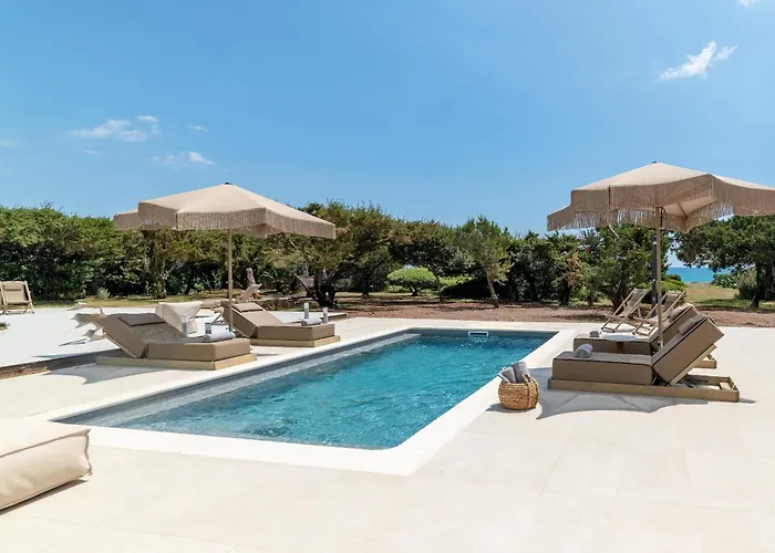 Paradiso Luxury Beachfront Villa *